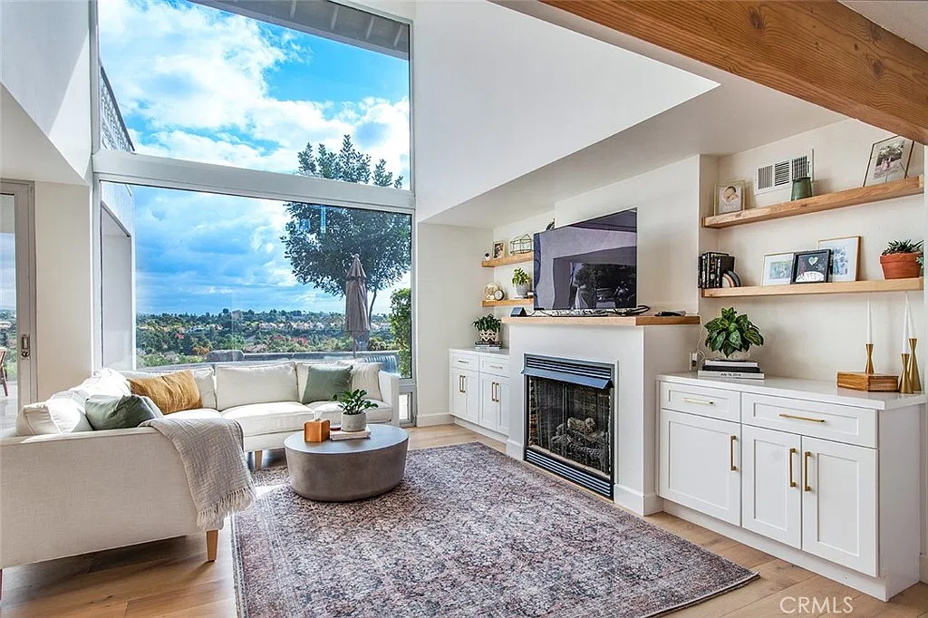 4 bed, 2.5 bath, 2100 sqft, $6,000 — Photo 3