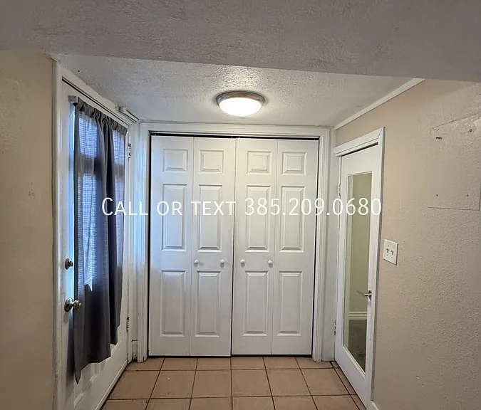 1924 S Columbia Ln — Photo 4