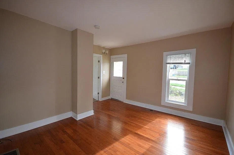 2 bed, 1000 sqft, $1,550 — Photo 3
