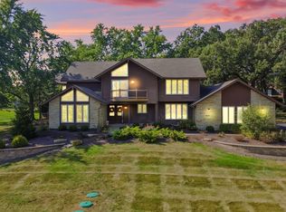 27 Equestrian Way, Lemont, IL 60439