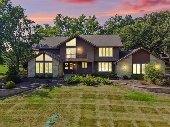 27 Equestrian Way, Lemont, IL 60439