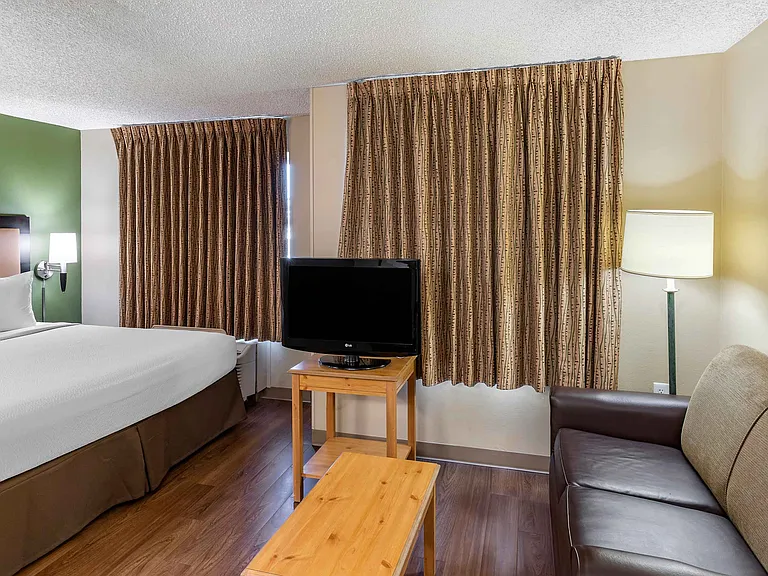 Deluxe Studio - 1 King Bed