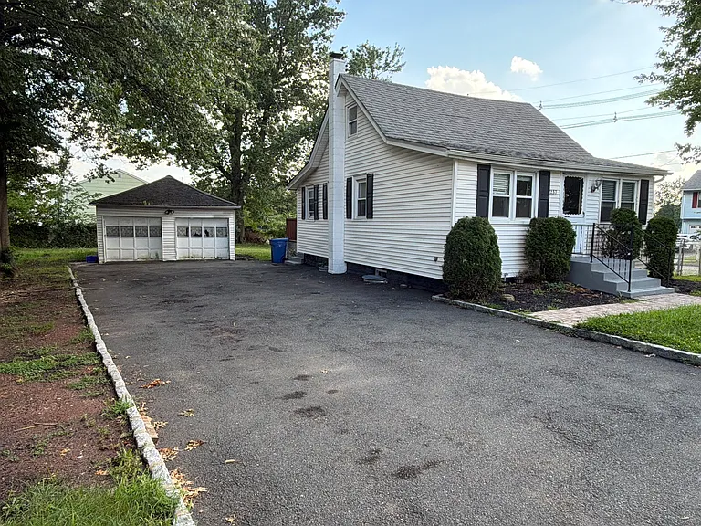 237 New Durham Rd — Photo 2
