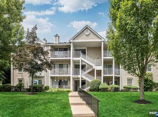 1126 Sycamore Ln, Mahwah, NJ 07430