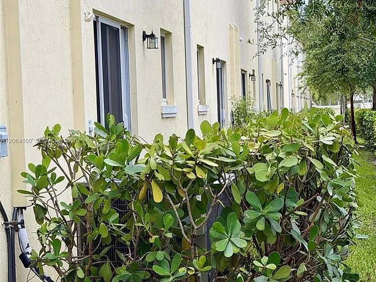 5360 SW 13th Ct — Photo 15