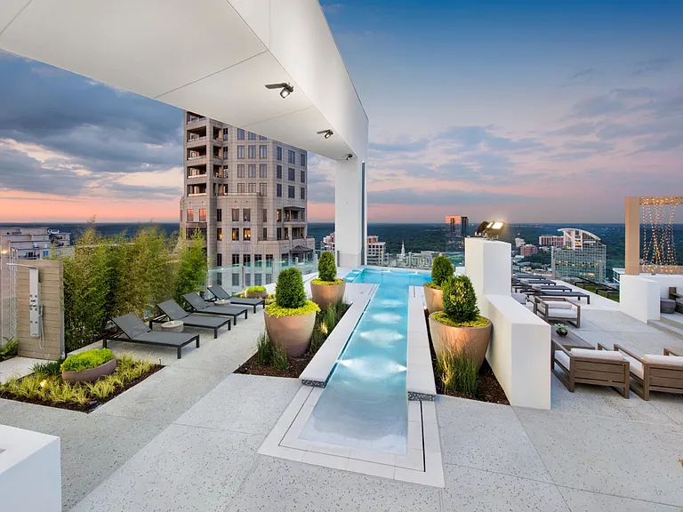 Elora at Buckhead — Photo 16