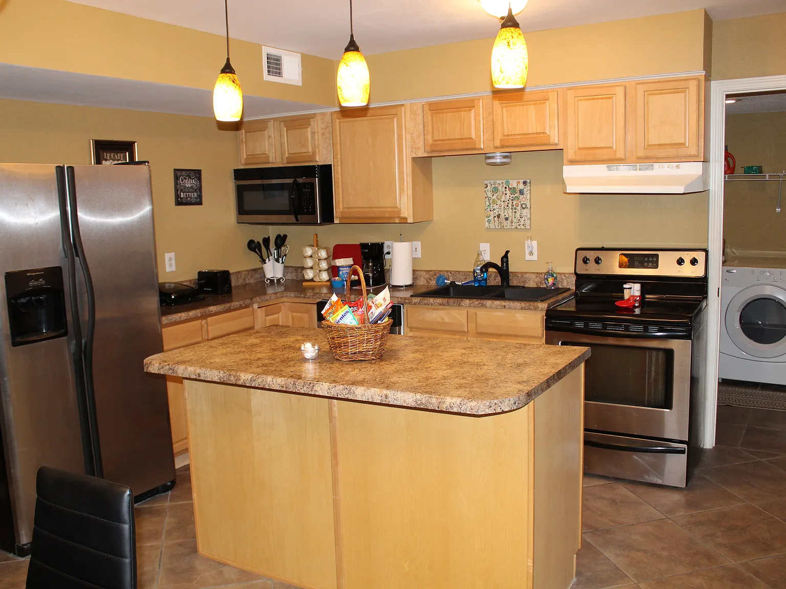 4 bed, 1512 sqft, $2,400 — Photo 2