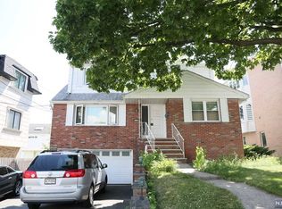 312 Hoym St, Fort Lee, NJ 07024