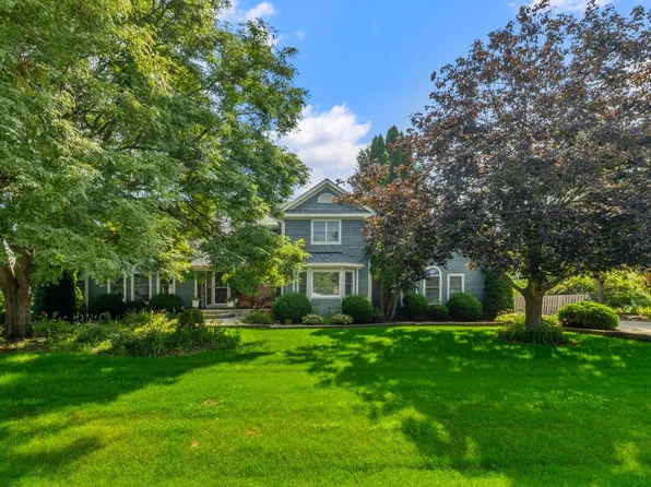 8N215 Peppertree Ct, Elgin, IL 60124