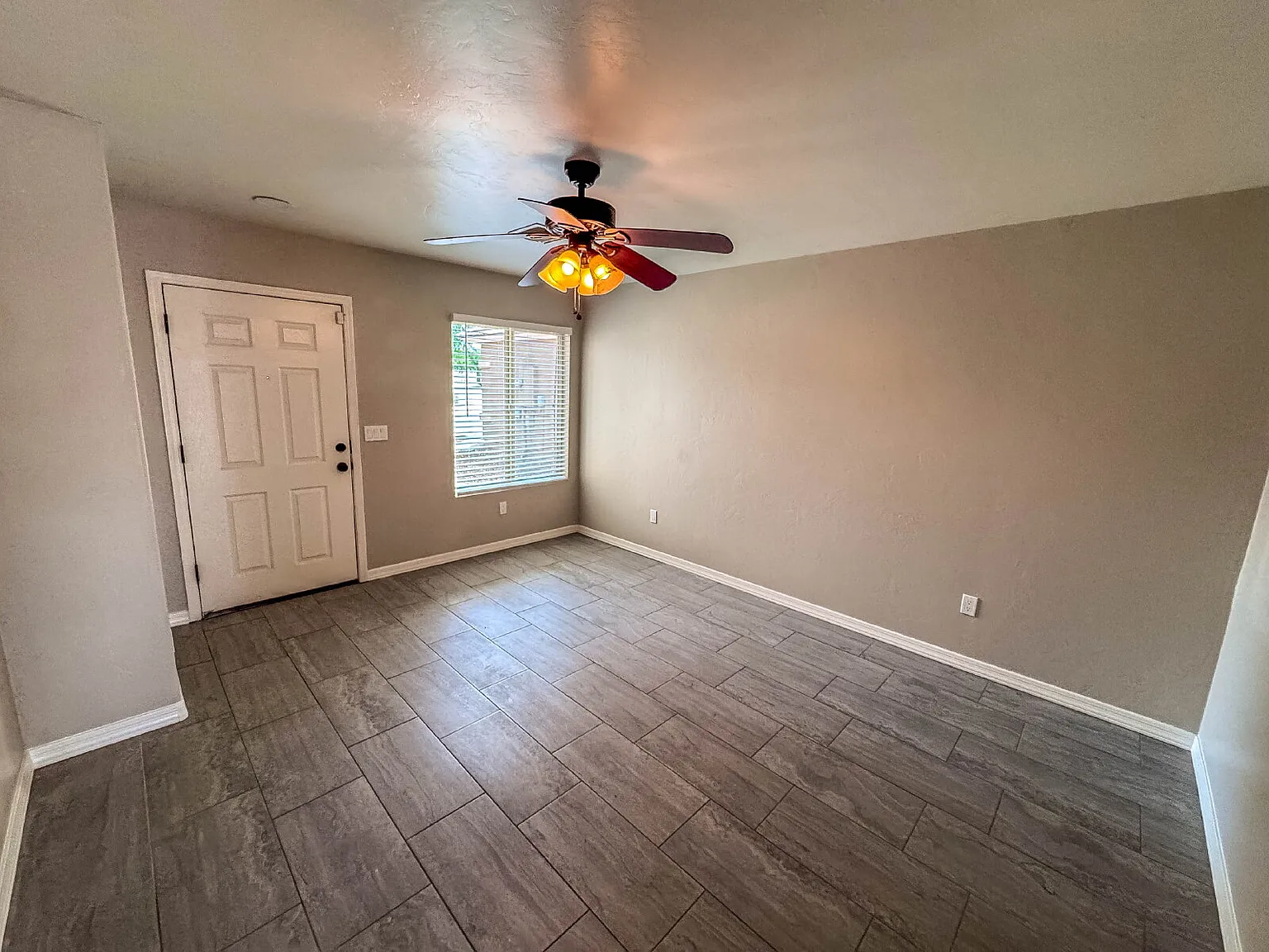 3 bed, 2.0 bath, 1258 sqft, $1,800 — Photo 2