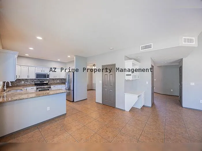 868 W Tremaine Ave — Photo 8