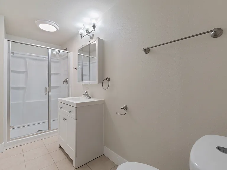 1575 W 7th St — Photo 19