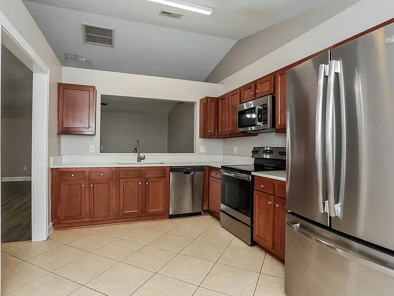 1608 Twin Oak Dr W — Photo 9