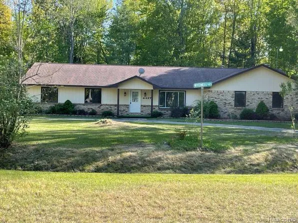 4427 Woodlawn Dr, Oscoda, MI 48750
