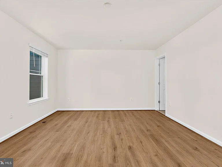 1102 Thomas Trl — Photo 32