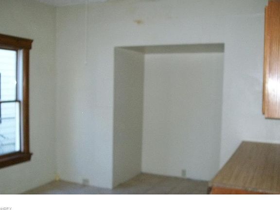5th image of 7805 Brinsmade Ave