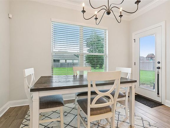 5th image of 129 Summer Cypress Ln