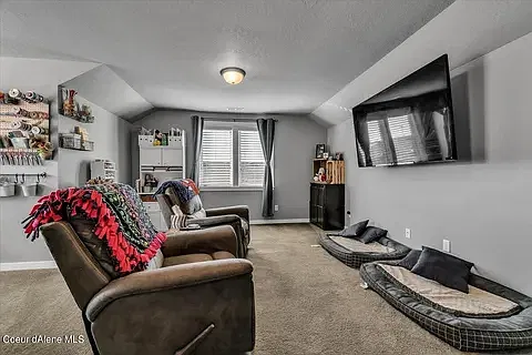 4 bed, 2.5 bath, 3875 sqft, $3,500 — Photo 3