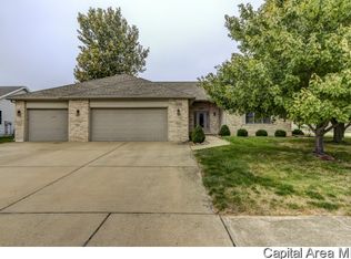 1059 Oakbrook Ave, Chatham, IL 62629