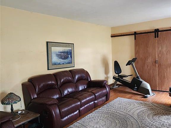 4th image of 3028 Roland Ave
