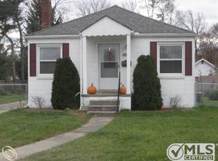 492 E Forteen Mile Rd, Clawson, MI 48017