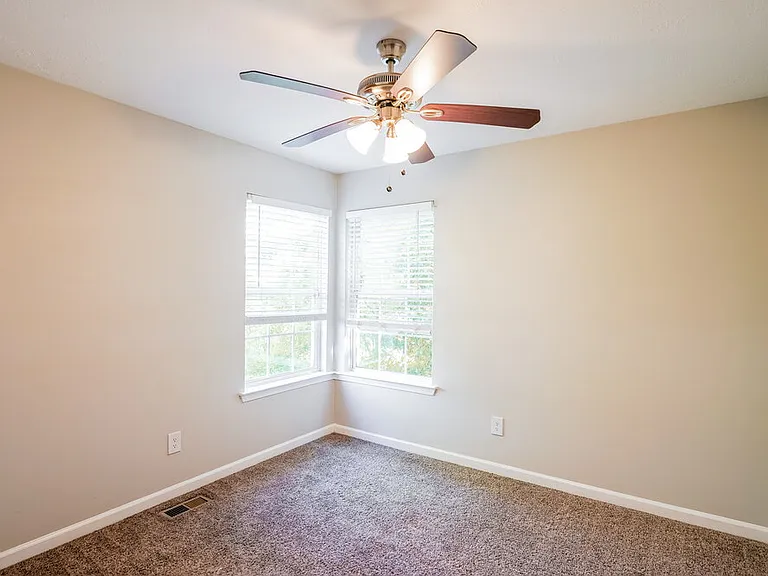404 Barking Dr — Photo 14