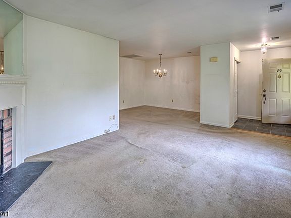 3rd image of 89 Jamestown Rd
