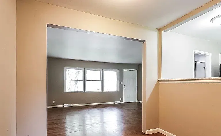 8816 Manchester Ave — Photo 4