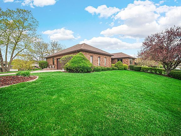 2nd image of 2500 Castlewood Dr