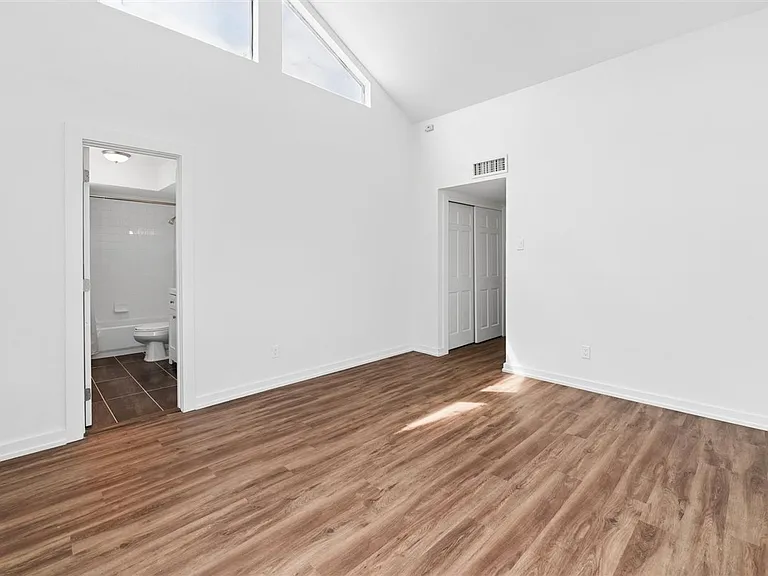 3618 Gillespie St #102 — Photo 37