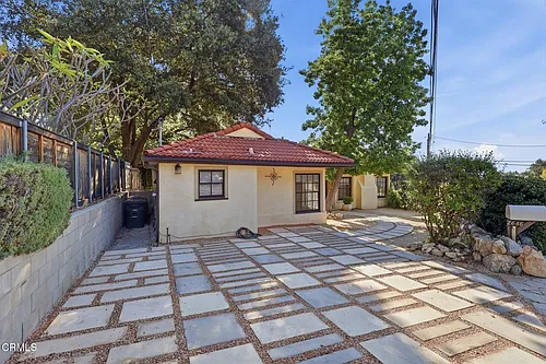 2646 N Altadena Dr Photo 1