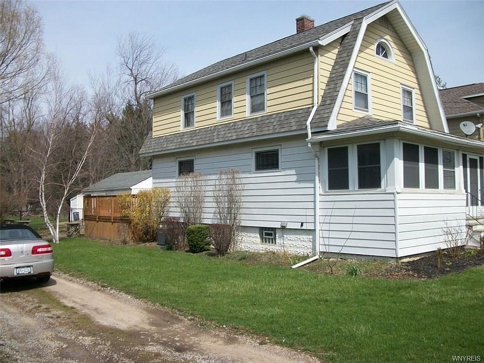 1st image of 3670 Seneca St
