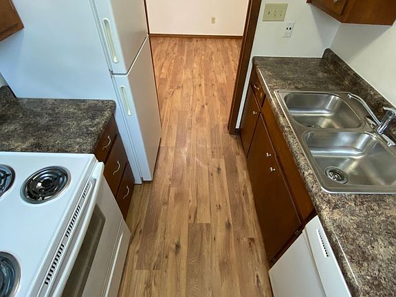 5th image of 605 W Briar Ln #116