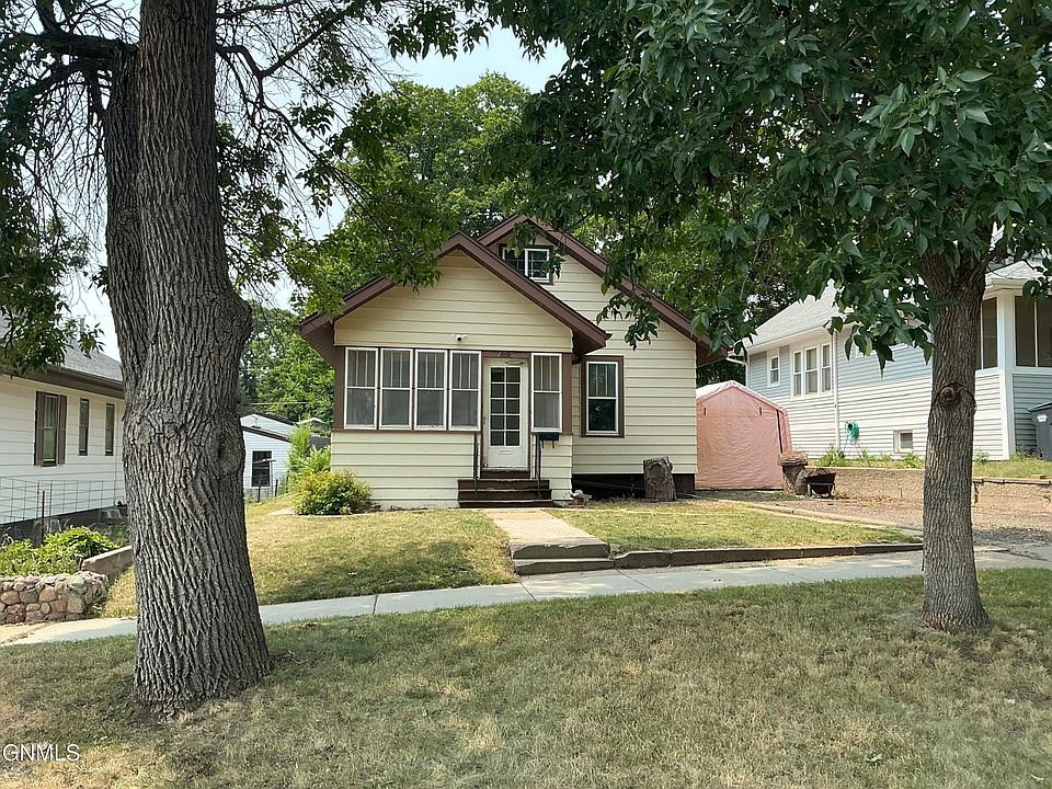 1st image of 205 11th Ave NW