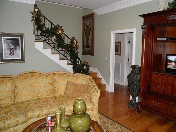 5th image of 189 W Cambridge Ln