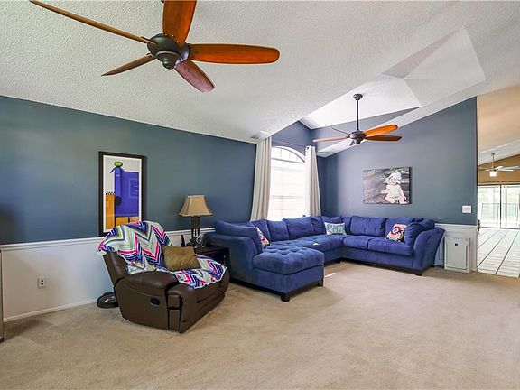 3rd image of 1440 Crawford Dr