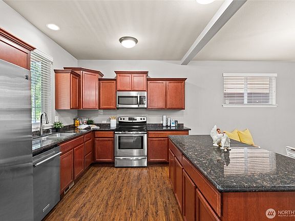 4th image of 4538 Edgewater Boulevard NE