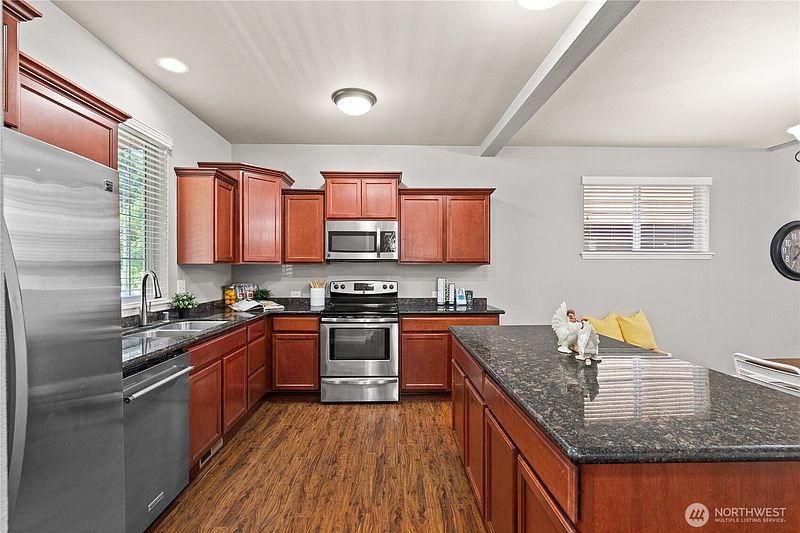 4th image of 4538 Edgewater Boulevard NE