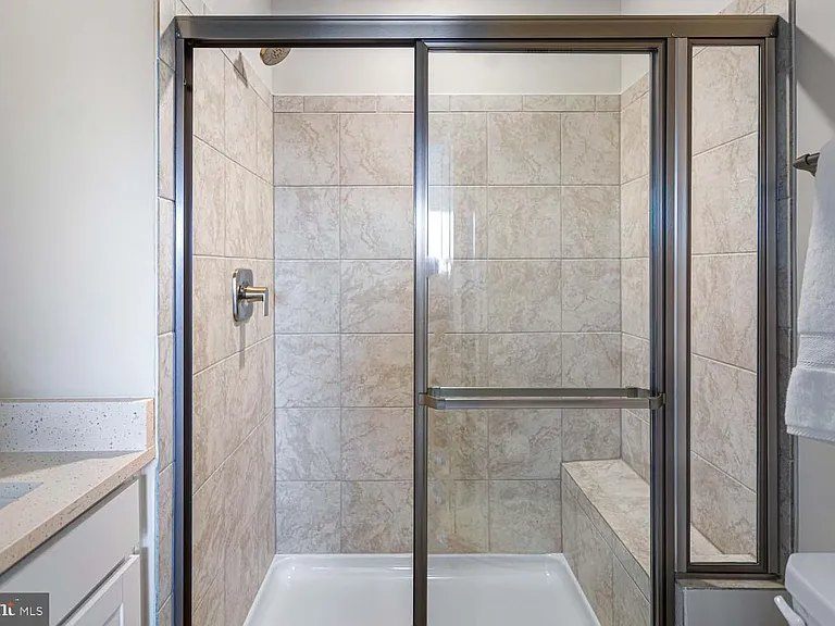 207 Matilda — Photo 19
