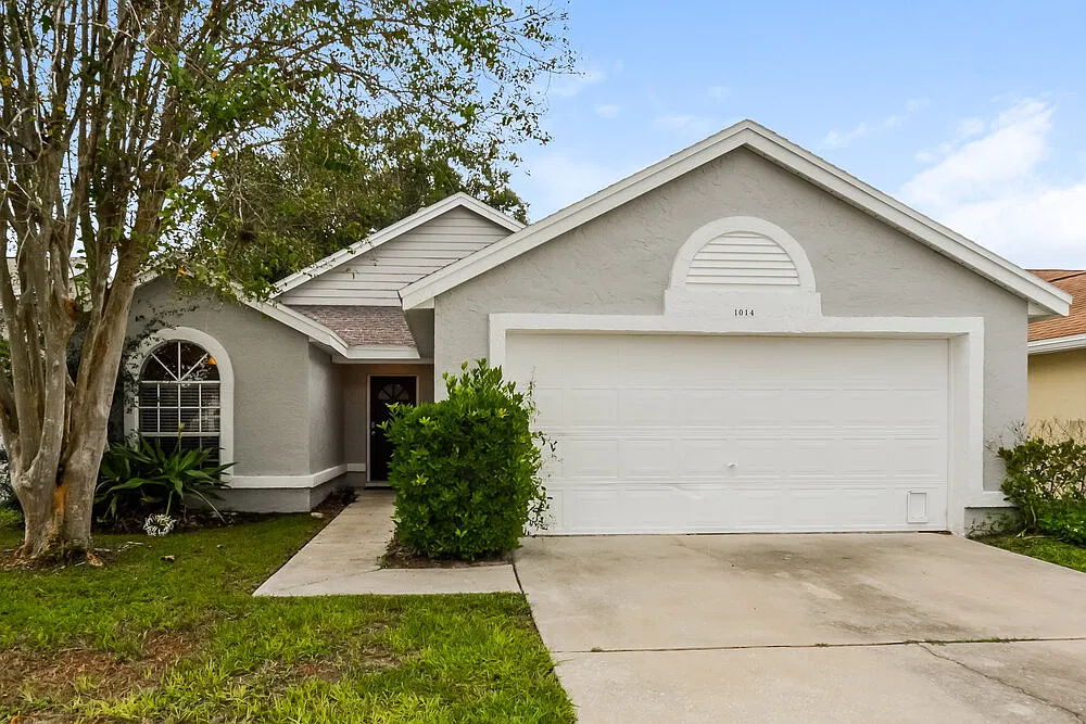 3 bed, 2.0 bath, 1355 sqft, $2,285 — Photo 1
