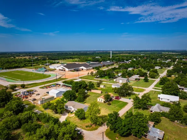 902 Commerce St, Newcastle, TX 76372