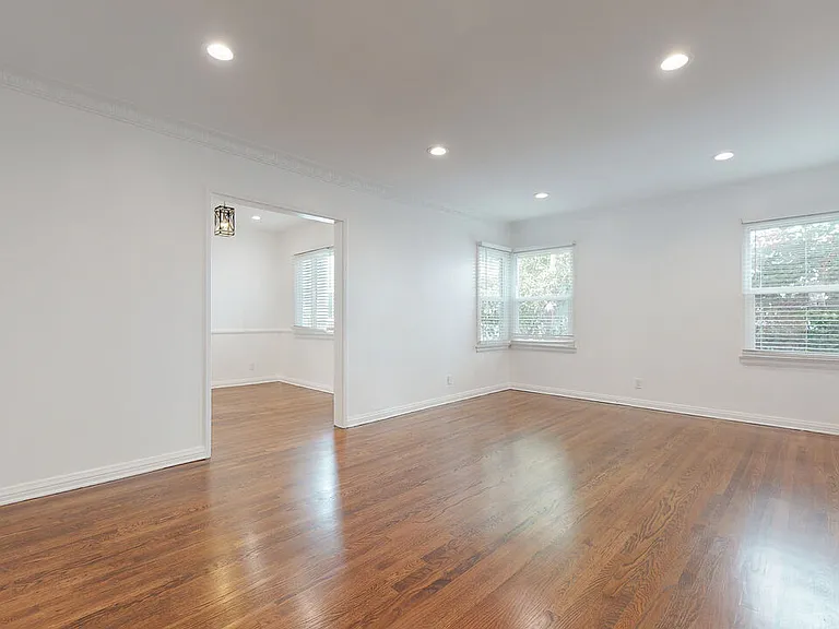 3368 Rowena Ave — Photo 5