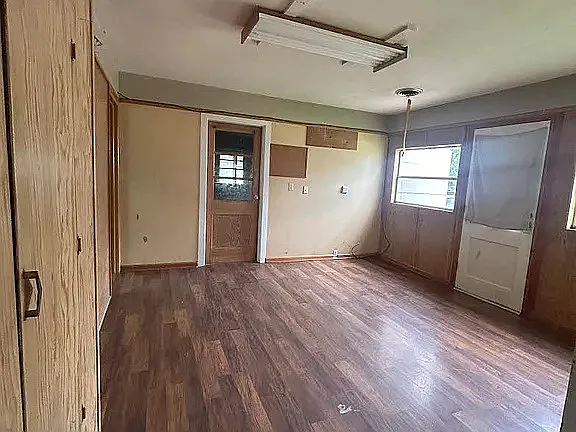 417 W Claflin Ave — Photo 4