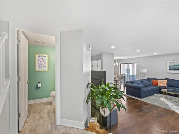 6352 W Orchard Dr, Palos Heights, IL 60463