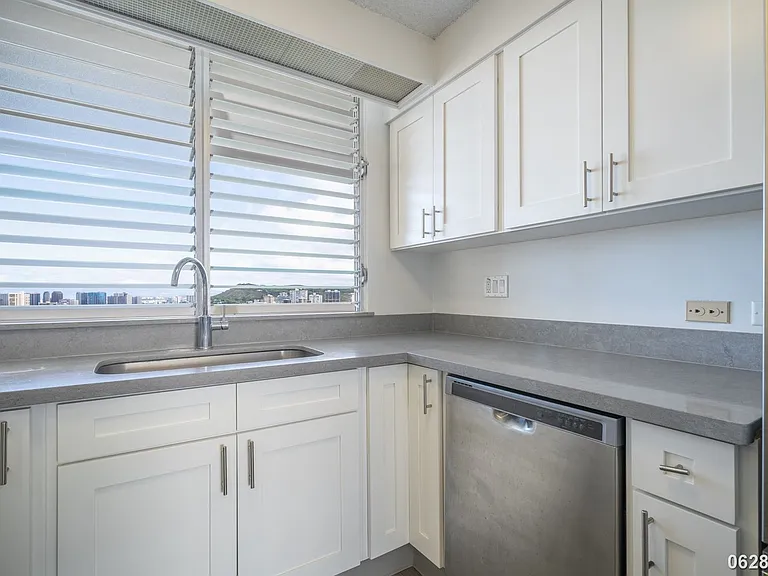 1212 Punahou St #3305 — Photo 15