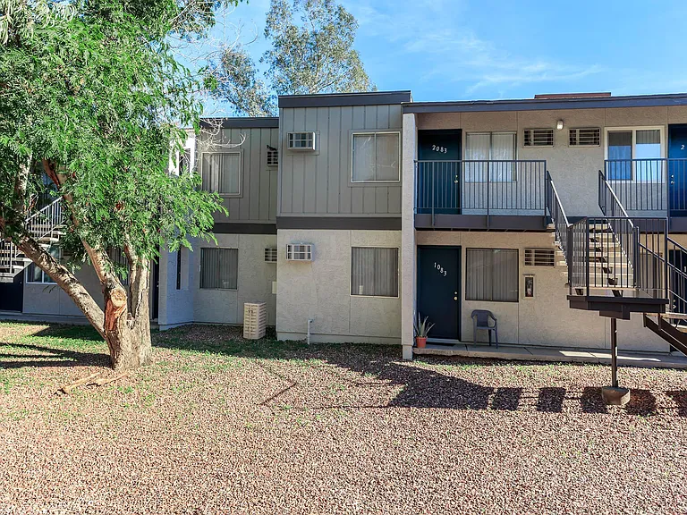 Los Vecinos Apartments — Photo 9