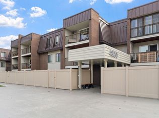 4820 Park Commons Dr APT 21, Saint Louis Park, MN 55416