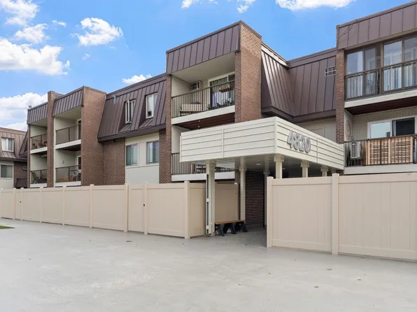 4820 Park Commons Dr APT 21, Saint Louis Park, MN 55416