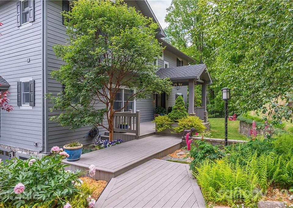 1st image of 52 Alavista Way