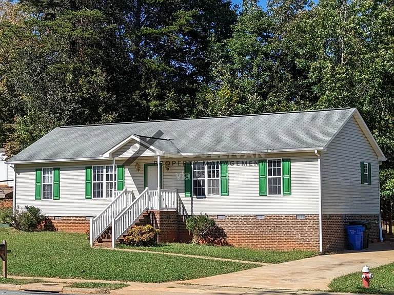 200 Belle Ct — Photo 1